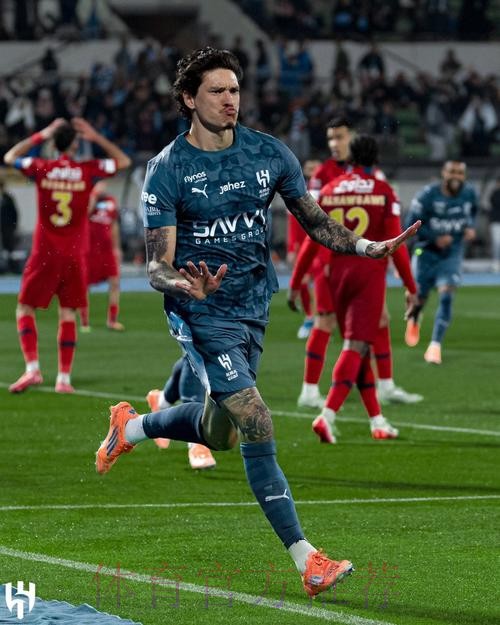 2-0！49岁国米功勋沙特重击C罗，率队开局12轮不败+9连胜抢走榜首